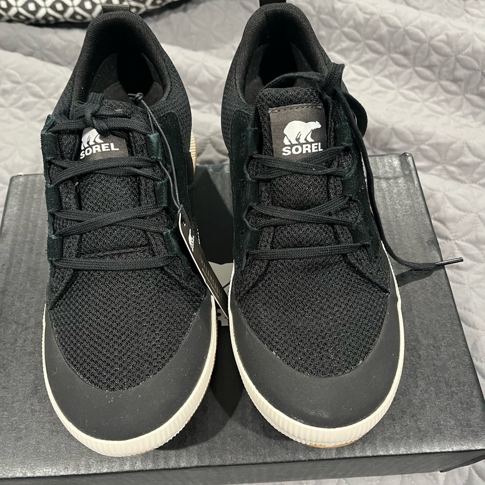 Sorel Out n About lll low Sneakers, black size 9 - brand new